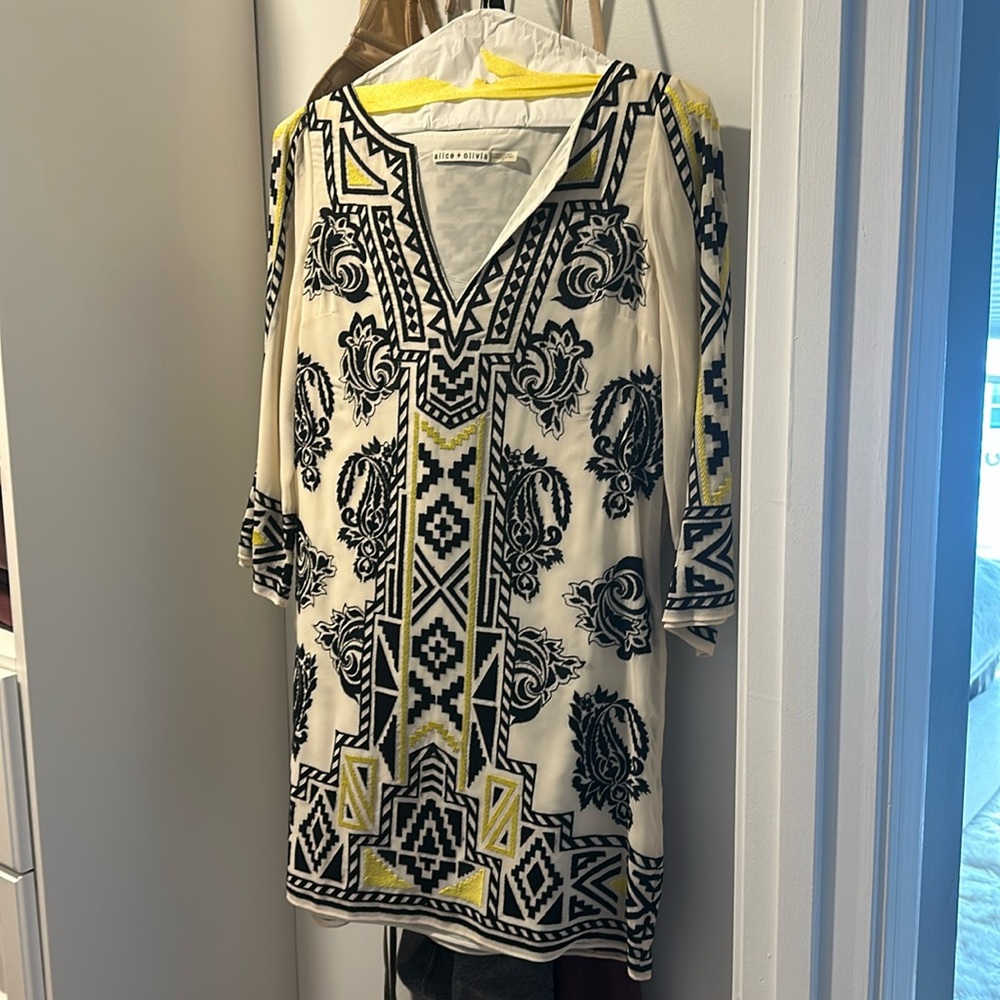 ALICE + OLIVIA PATTERN DRESS.